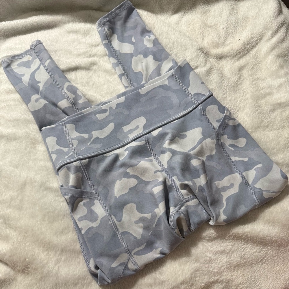 Kid’s blue & white camo All in Motion athletic leggings